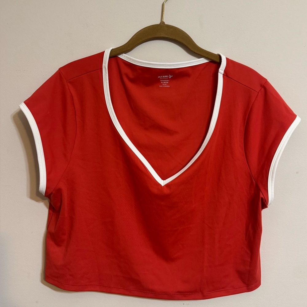 Old Navy NWOT | Powersoft Coral & White V-Neck Crop Athletic Top | Petite XL